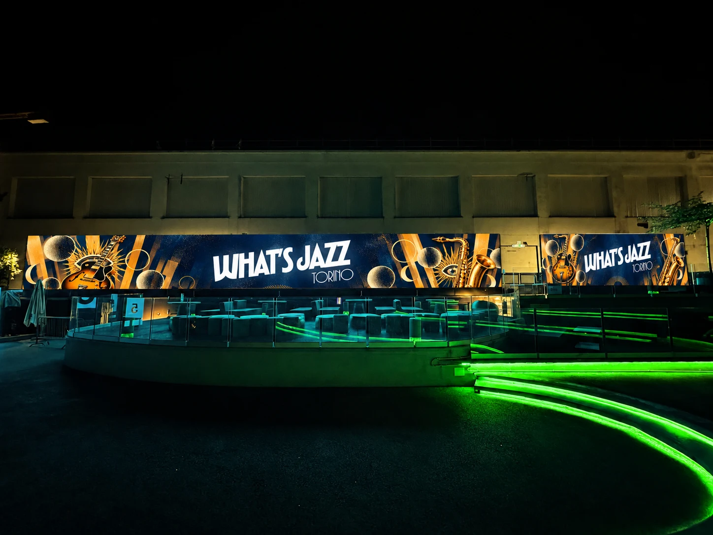 Applicazione dei visual What’s Jazz sui ledwall esterni del ONE